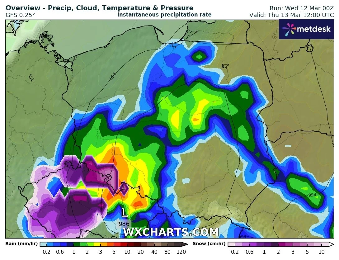 W czwartek najsilniejsze ulewy spodziewane są na połucniuowym zachodzie. Deszczu nie zabraknie też winnych rejonach kraju W czwartek najsilniejsze ulewy spodziewane są na połucniuowym zachodzie. Deszczu nie zabraknie też winnych rejonach kraju