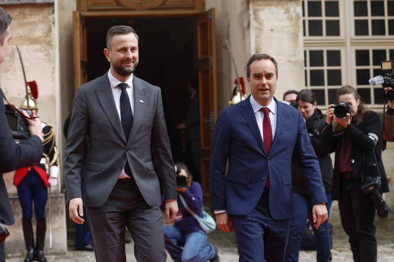 W Paryżu odbyło się spotkanie ministrów obrony w formacie E5. Na zdj. szef MON Władysław Kosiniak-Kamysz i francuski minister obrony Sebastien Lecornu W Paryżu odbyło się spotkanie ministrów obrony w formacie E5. Na zdj. szef MON Władysław Kosiniak-Kamysz i francuski minister obrony Sebastien Lecornu
