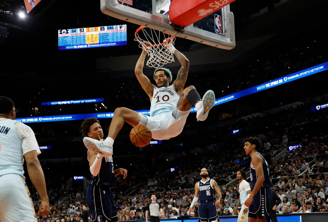 Jeremy Sochan w meczu NBA z Dallas Mavericks Jeremy Sochan w meczu NBA z Dallas Mavericks