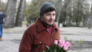 Aspirant Bielski (Piotr Bondyra) przyłapie ukochaną na zdradzie