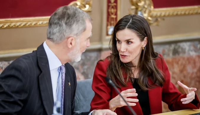 Królowa Letizia w eleganckiej czerwieni - ikona stylu i zaangażowania społecznego