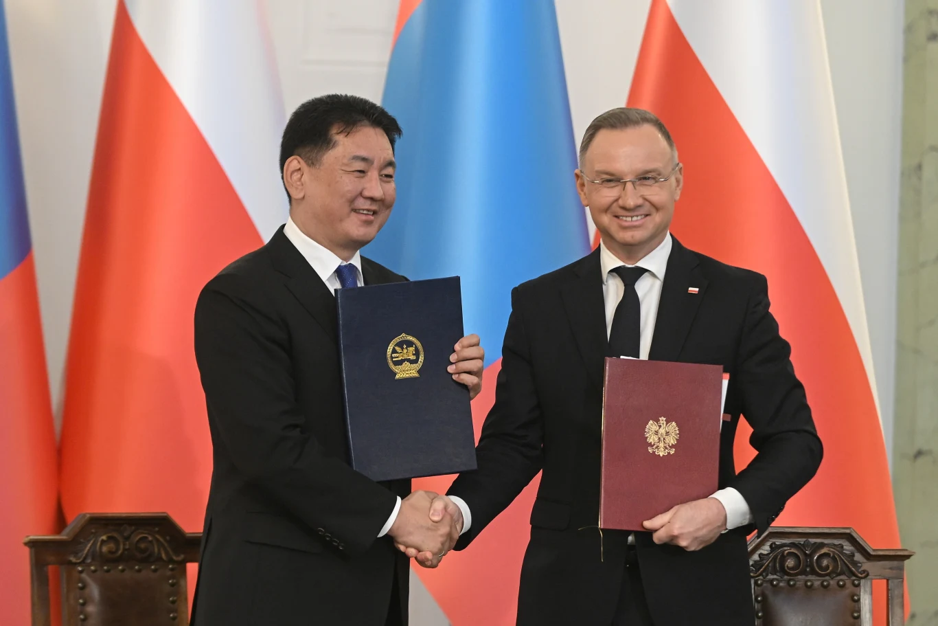 Prezydent RP Andrzej Duda oraz prezydent Mongolii Khurelsukh Ukhnaa chcą rozwijać polsko-mongolską współpracę gospodarczą Prezydent RP Andrzej Duda oraz prezydent Mongolii Khurelsukh Ukhnaa chcą rozwijać polsko-mongolską współpracę gospodarczą