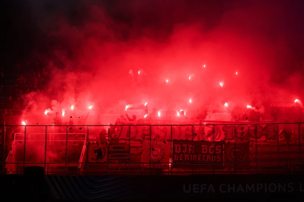 Kibice w trakcie meczu FC Barcelona - Benfica Kibice w trakcie meczu FC Barcelona - Benfica