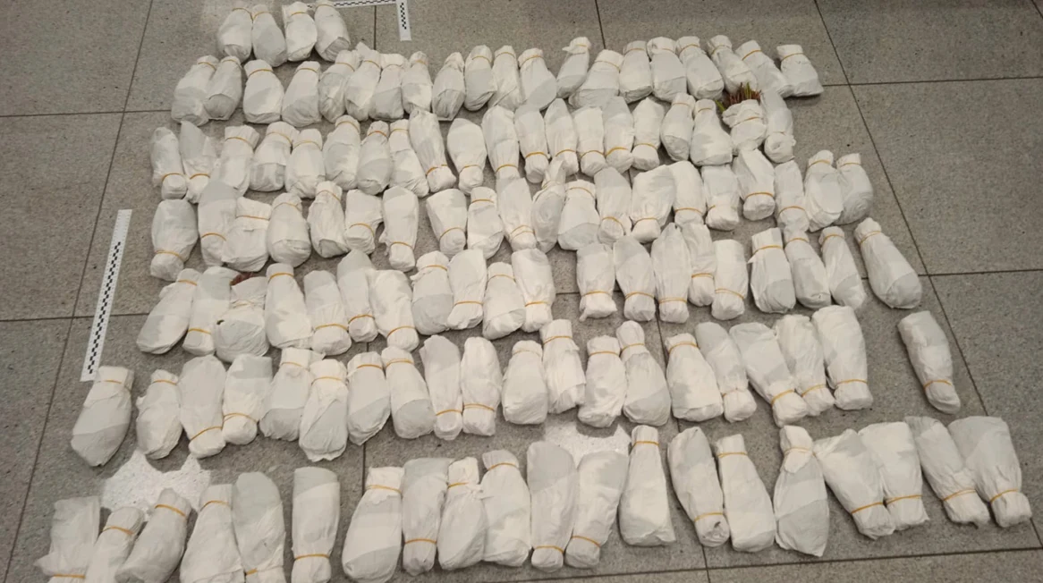 KAS na warszawskim lotnisku zatrzymała 49 kg narkotyków