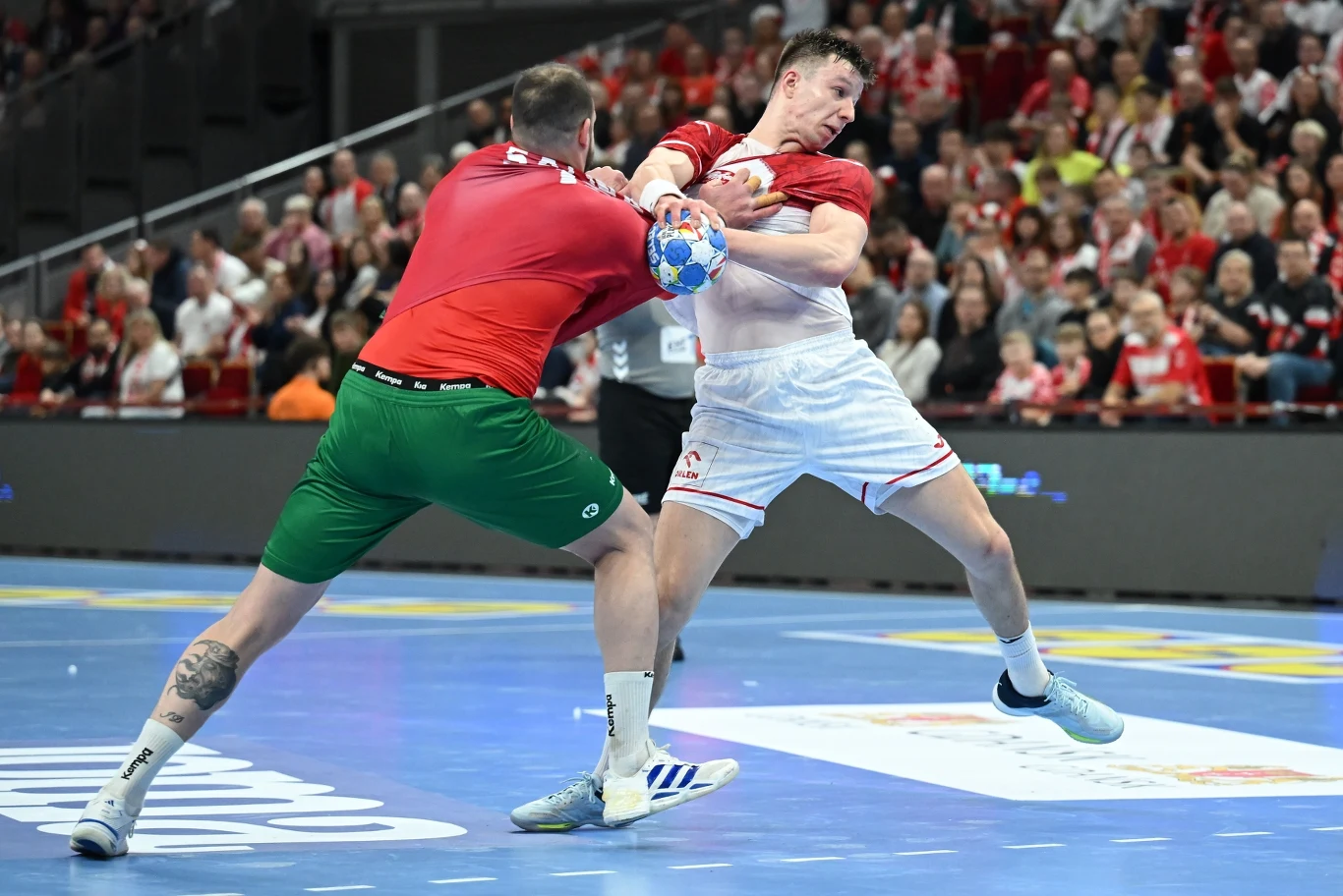 Michał Olejniczak w pojedynku z Daymaro Saliną