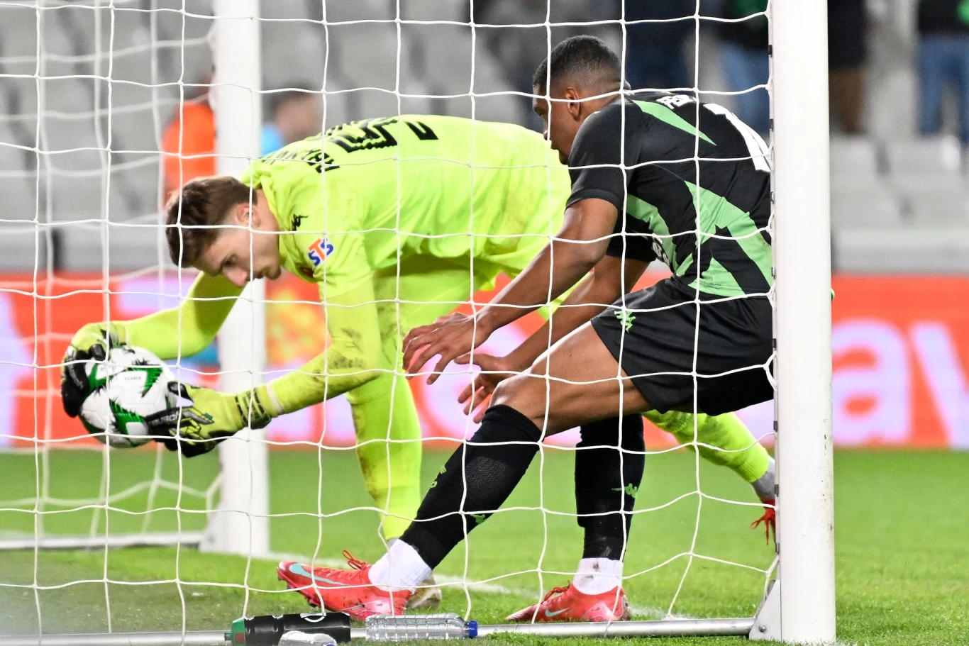 W tym momencie ekipa Cercle Brugge prowadziła już 2:0 W tym momencie ekipa Cercle Brugge prowadziła już 2:0