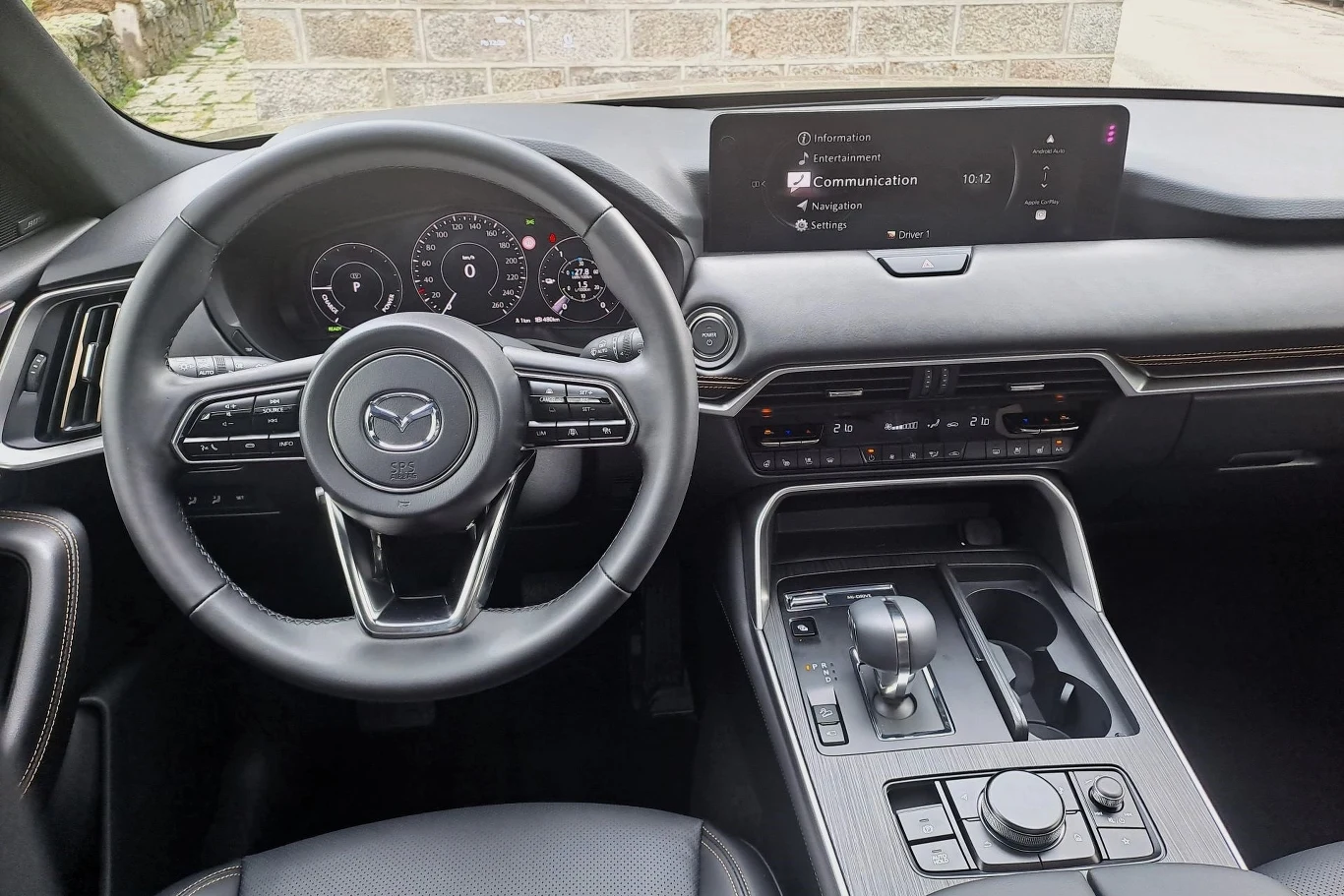 Nowe wersje wyposażenia, Homura Plus i Takumi Plus oferują w standardzie wszystkie elementy wyposażenia, które w odmianach Homura i Takumi dostępne są w opcjonalnych pakietach.