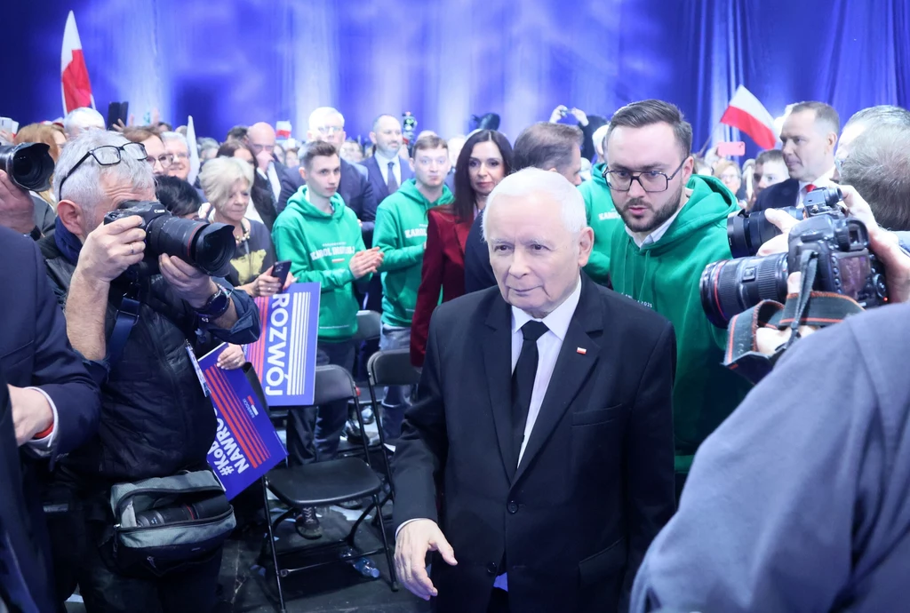 Prezes PiS Jarosław Kaczyński podczas konwencji programowej kandydata w wyborach prezydenckich Karola Nawrockiego Prezes PiS Jarosław Kaczyński podczas konwencji programowej kandydata w wyborach prezydenckich Karola Nawrockiego