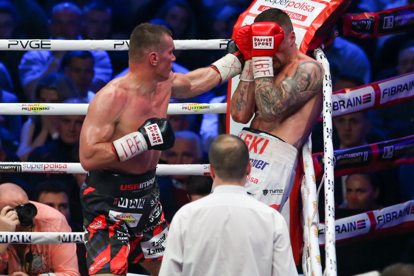 Mateusz Masternak (z lewej) tu w walce z Adamem Balskim Mateusz Masternak (z lewej) tu w walce z Adamem Balskim