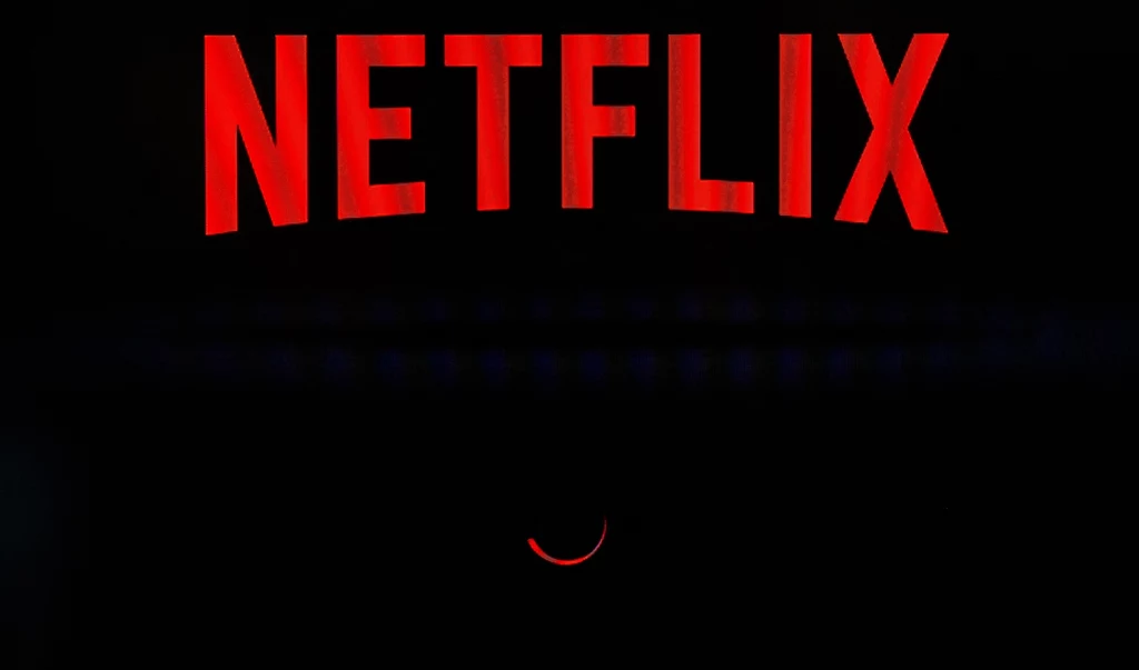 Logo Netflix na czarnym tle