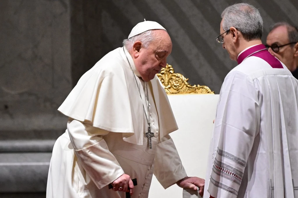 Stan zdrowia papieża Franciszka jest stabilny. Watykan ogranicza codzienne komunikaty Stan zdrowia papieża Franciszka jest stabilny. Watykan ogranicza codzienne komunikaty