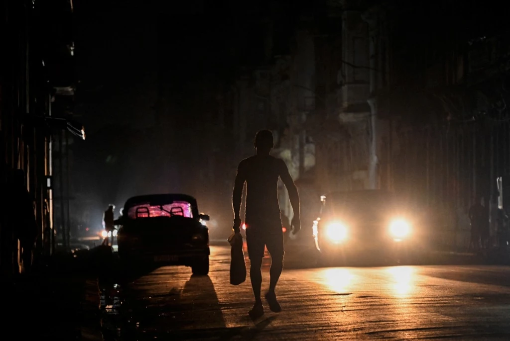 Blackout na ulicach kubańskiej stolicy. Doszło do kolejnej awarii sieci elektrycznej Blackout na ulicach kubańskiej stolicy. Doszło do kolejnej awarii sieci elektrycznej