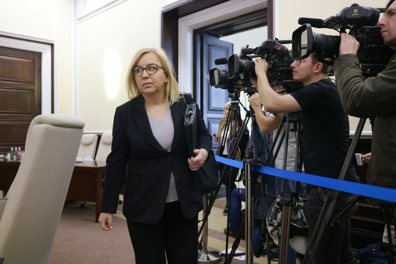 Zamieszanie po słowach minister klimatu na temat systemu kaucyjnego Ministra klimatu Paulina Hennig-Kloska przekazała, że Europejski Bank Inwestycyjny zgodził się wesprzeć program Czyste Powietrze