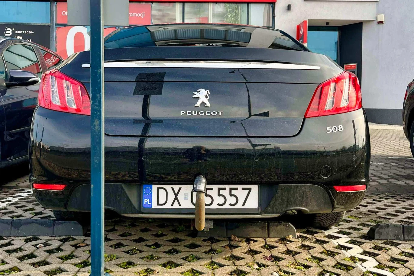 W niektórych przypadkach nawet hak holowniczy może utrudniać odczytywania znaków na tablicy. W niektórych przypadkach nawet hak holowniczy może utrudniać odczytywania znaków na tablicy.