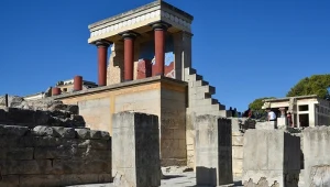 Pałac Minosa to pod nim miał znajdować się labirynt Minotaura zbudowany przez Dedala