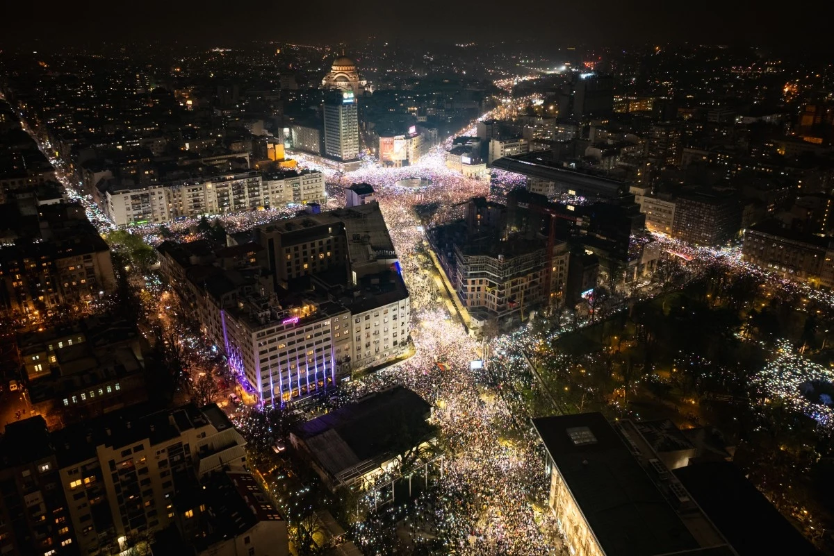 Protest w Belgradzie. Setki tysięcy ludzi na ulicach serbskiej stolicy Protest w Belgradzie. Setki tysięcy ludzi na ulicach serbskiej stolicy