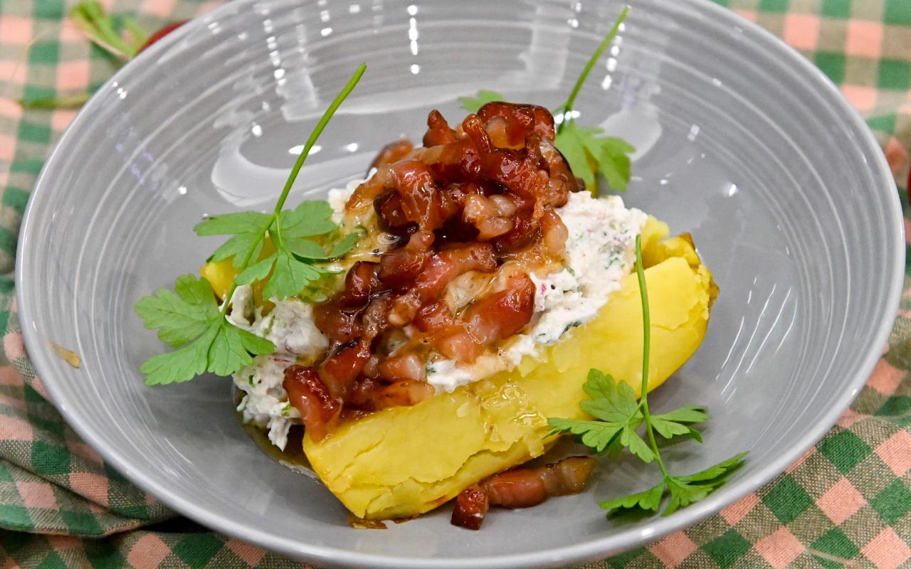 Pyra z gzikiem i karmelizowanym boczkiem