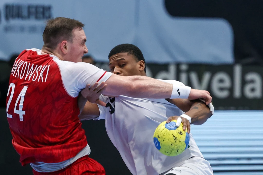 Wiktor Jankowski bezradny w starciu z portugalskim rywalem Wiktor Jankowski bezradny w starciu z portugalskim rywalem