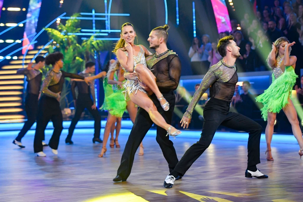 Paulina Sykut-Jeżyna zaprezentowała się na parkiecie "Tańca z gwiazdami" w tańcu latino Paulina Sykut-Jeżyna zaprezentowała się na parkiecie "Tańca z gwiazdami" w tańcu latino