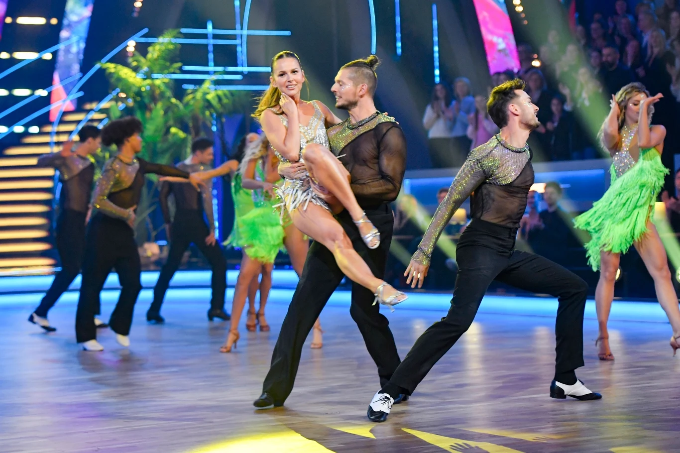 Paulina Sykut-Jeżyna zaprezentowała się na parkiecie "Tańca z gwiazdami" w tańcu latino Paulina Sykut-Jeżyna zaprezentowała się na parkiecie "Tańca z gwiazdami" w tańcu latino