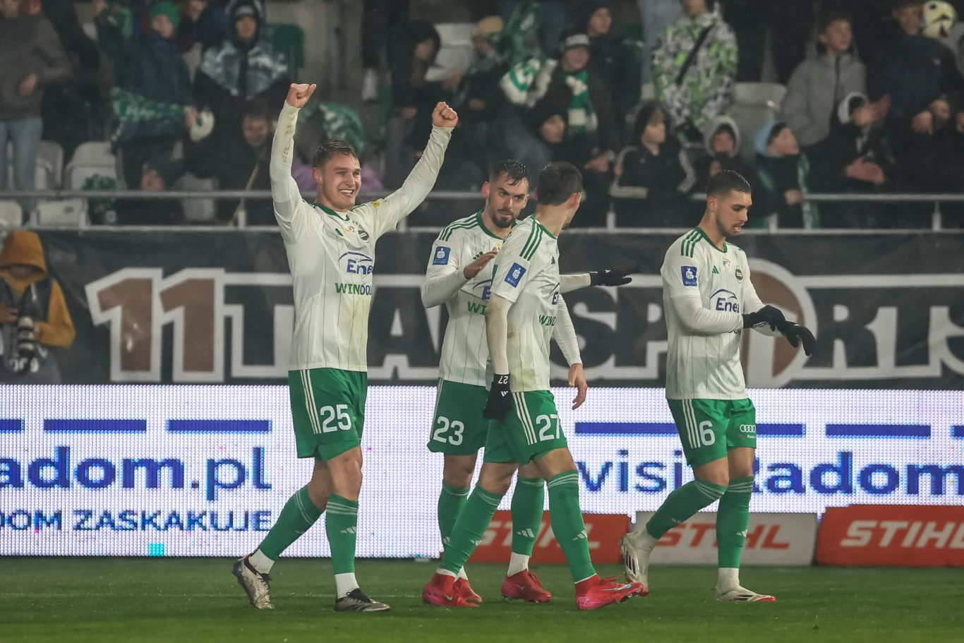 W Radomiu ekipa z Wybrzeża objęła prowadzenie. Po końcowym gwizdku z murawy znów schodziła jednak bez punktu 