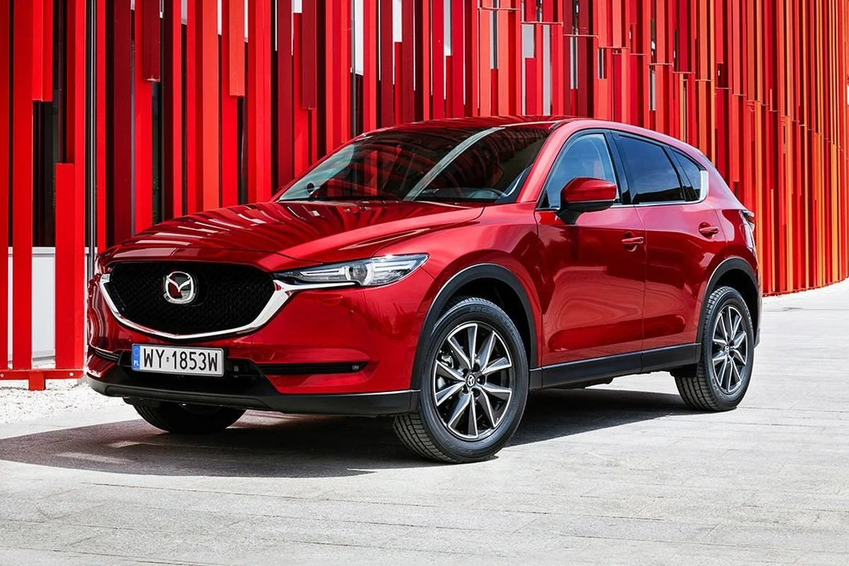 Mazda CX-5 drugiej generacji to popularny SUV na rynku wtórnym. Podpowiadamy, jaką wersję silnikową wybrać, żeby nie mieć kłopotów z eksploatacją. Mazda CX-5 drugiej generacji to popularny SUV na rynku wtórnym. Podpowiadamy, jaką wersję silnikową wybrać, żeby nie mieć kłopotów z eksploatacją.