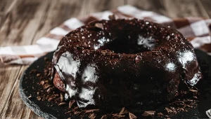 Mocno czekoladowa i bardzo wilgotna. Najlepsza babka na Wielkanoc 