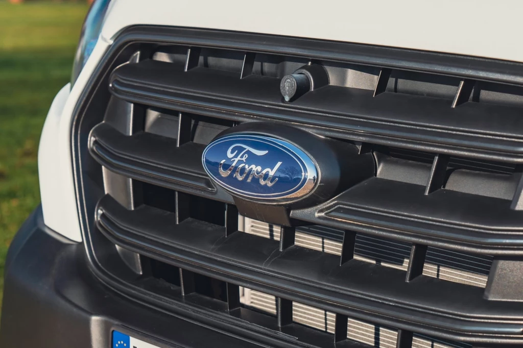 Ford Pro oferuje specjalny program wsparcia dla firm zajmujących się tworzeniem zabudów do samochodów amerykańskiej marki. 