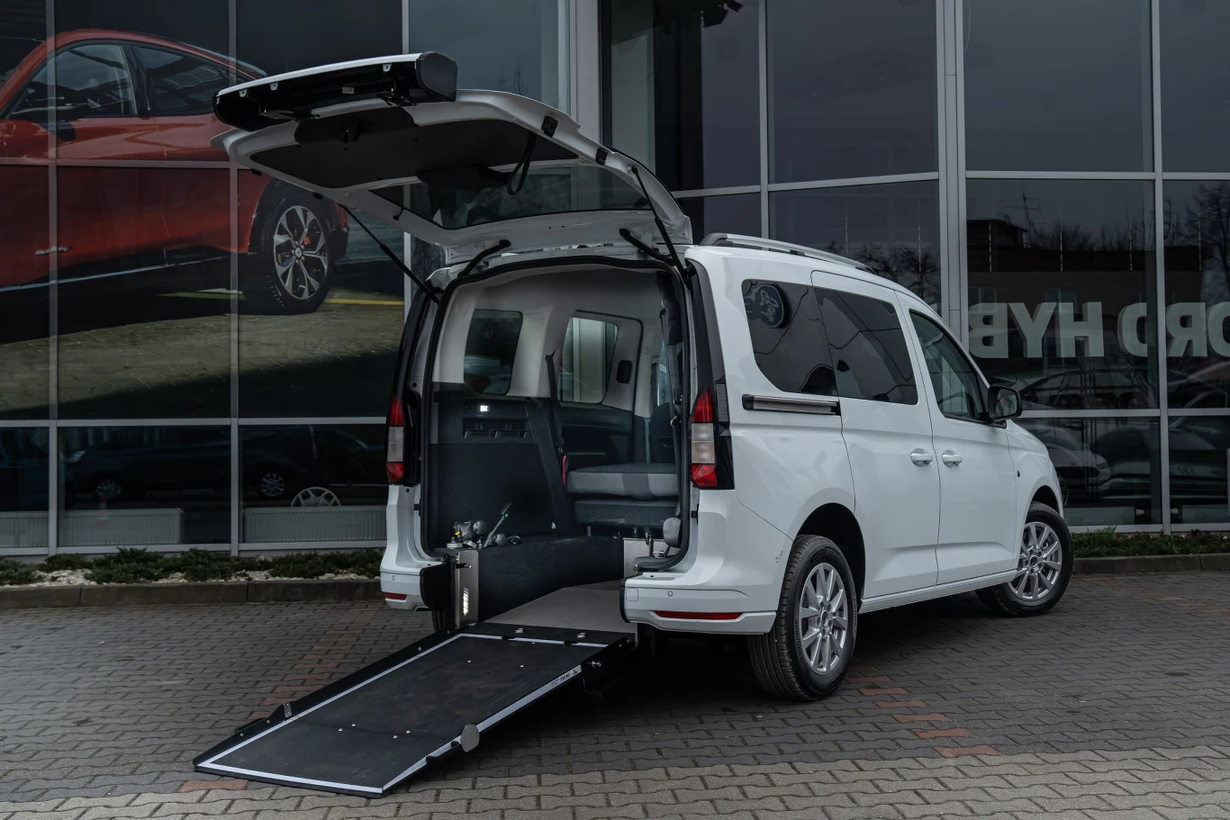Program Ford Pro Convertor ma na celu zapewnienie najwyższej jakości konwersji zgodnej ze standardami amerykańskiej marki.