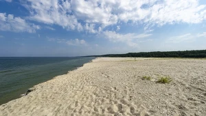 Na tej plaży kończy się Polska. Nad Bałtykiem nie znajdziesz piękniejszego i mniej zatłoczonego miejsca 
