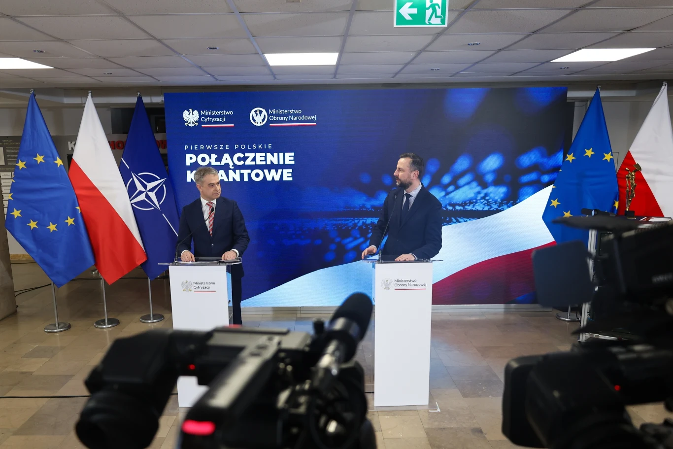 Ministerstwo Obrony Narodowej oraz resort cyfryzacji zaprezentowały polskie połączenie kwantowe Ministerstwo Obrony Narodowej oraz resort cyfryzacji zaprezentowały polskie połączenie kwantowe