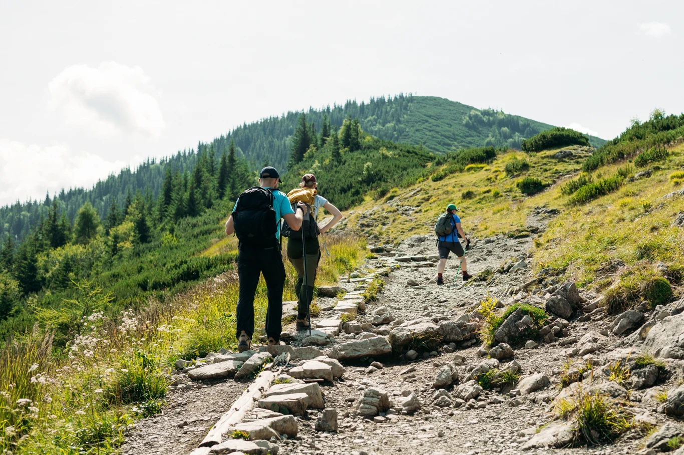 Gdzie wybrać się z dzieckiem w góry? Propozycja szlaków dobrych na wiosenną wycieczkę całą rodziną. 