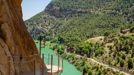 Caminito del Rey to jednej z najpiękniejszych szlaków na świecie. Znajduje się  w Hiszpanii 