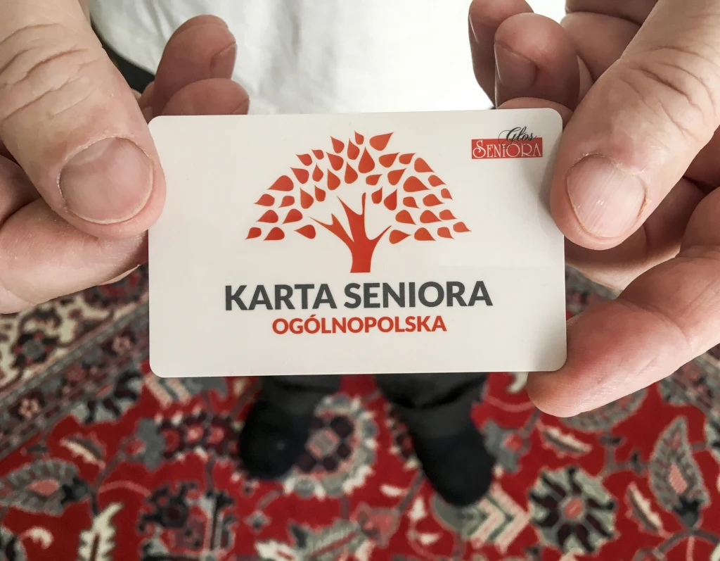 Karta seniora to dokument, dzięki któremu można korzystać z wielu zniżek i ulg.