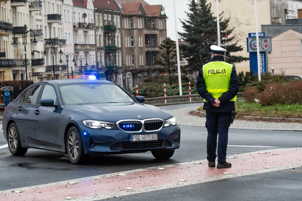 Nieoznakowane radiowozy są jednym z najskuteczniejszych narzędzi w walce z piratami drogowymi. Nigdy nie wiadomo, które z pozornie zwyczajnych aut w rzeczywistości jest pojazdem policyjnym wyposażonym w nowoczesny wideorejestrator. 