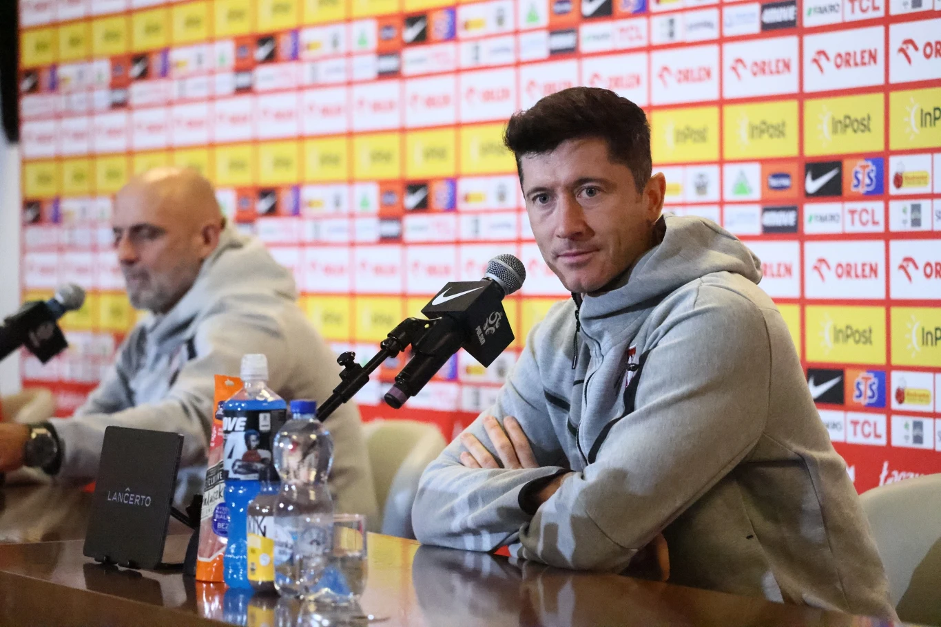 Robert Lewandowski w trakcie konferencji prasowej