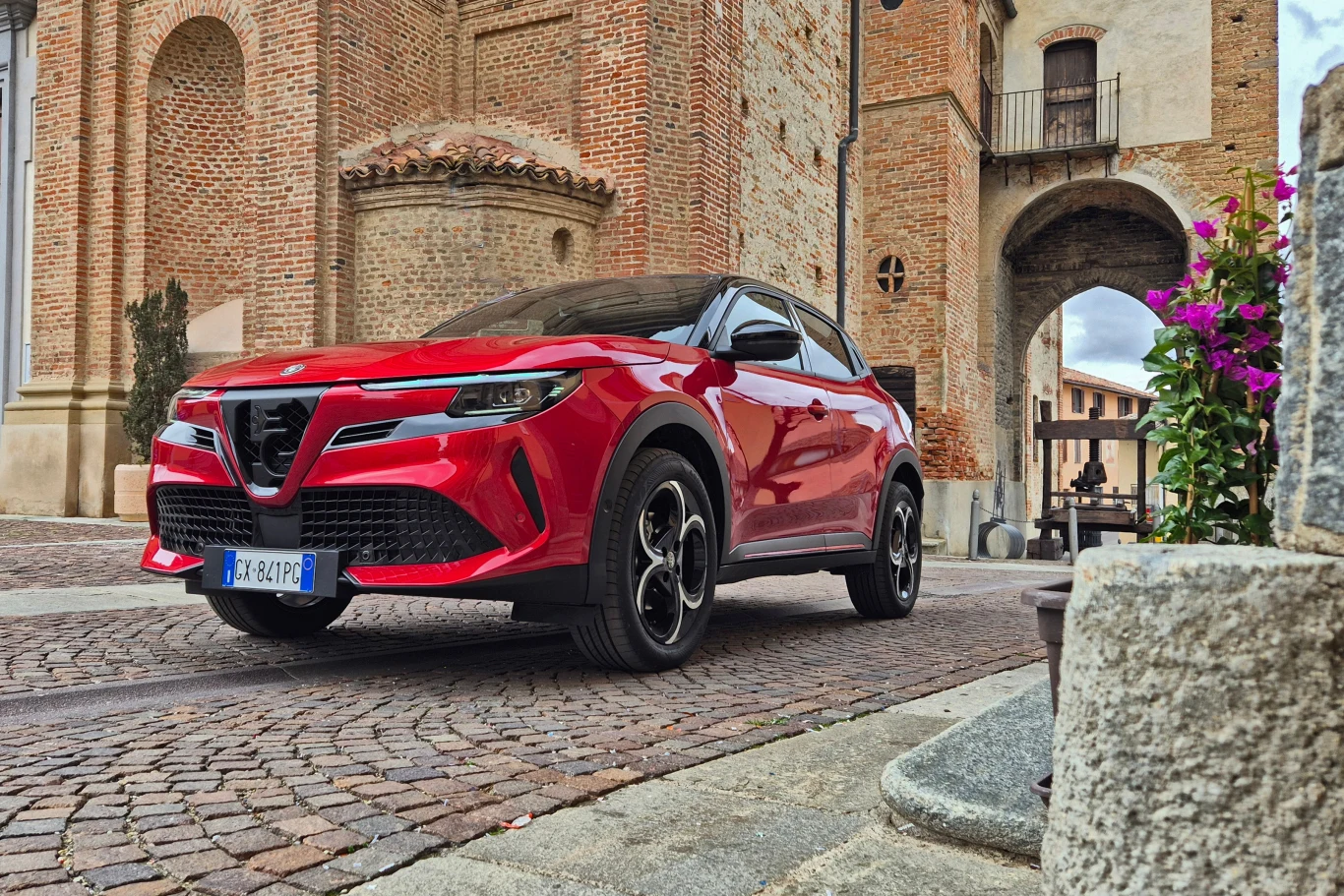 Alfa Romeo Junior Ibrida Q4 wizualnie nie różni się niczym od wersji z napędem na przód Alfa Romeo Junior Ibrida Q4 wizualnie nie różni się niczym od wersji z napędem na przód