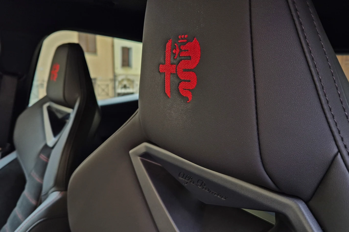 Alfa Romeo Junior Ibrida Q4