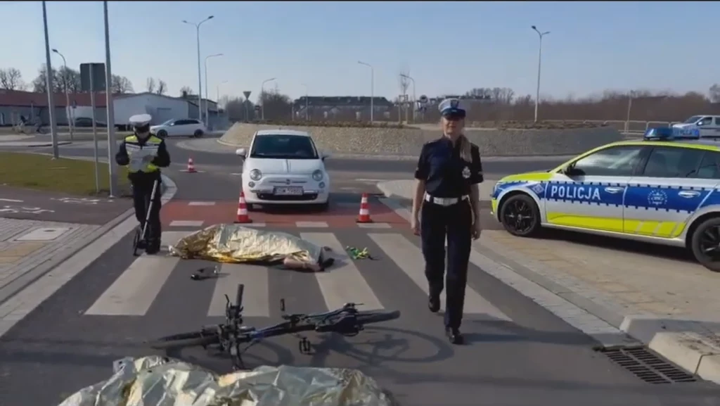 Kampania społeczna stworzona przez policjantów z Legnicy. Ważny film w dobrej wierze, ale z kiepskim wykonaniem. Kampania społeczna stworzona przez policjantów z Legnicy. Ważny film w dobrej wierze, ale z kiepskim wykonaniem.
