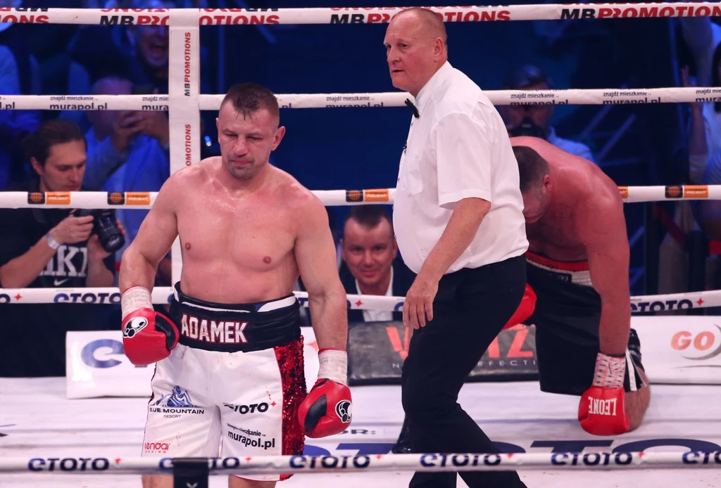 Tomasz Adamek (na pierwszym planie) odmawia wyzwania, rzuconego przez Artura Binkowskiego. Wyjaśnił w rozmowie z Interią Tomasz Adamek (na pierwszym planie) odmawia wyzwania, rzuconego przez Artura Binkowskiego. Wyjaśnił w rozmowie z Interią
