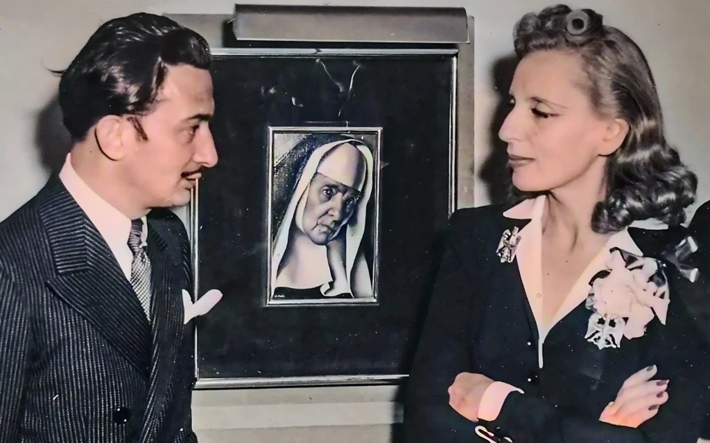 Salvador Dalí i Tamara de Lempicka (w tle obraz "Matka przełożona")