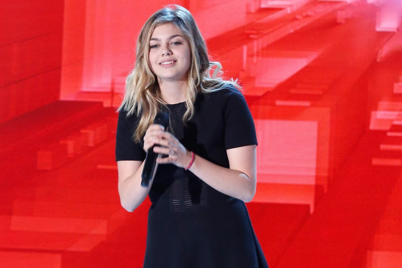 Louane dekadę temu podbiła serca europejskiej publiczności piosenką "Avenir" Louane dekadę temu podbiła serca europejskiej publiczności piosenką "Avenir"