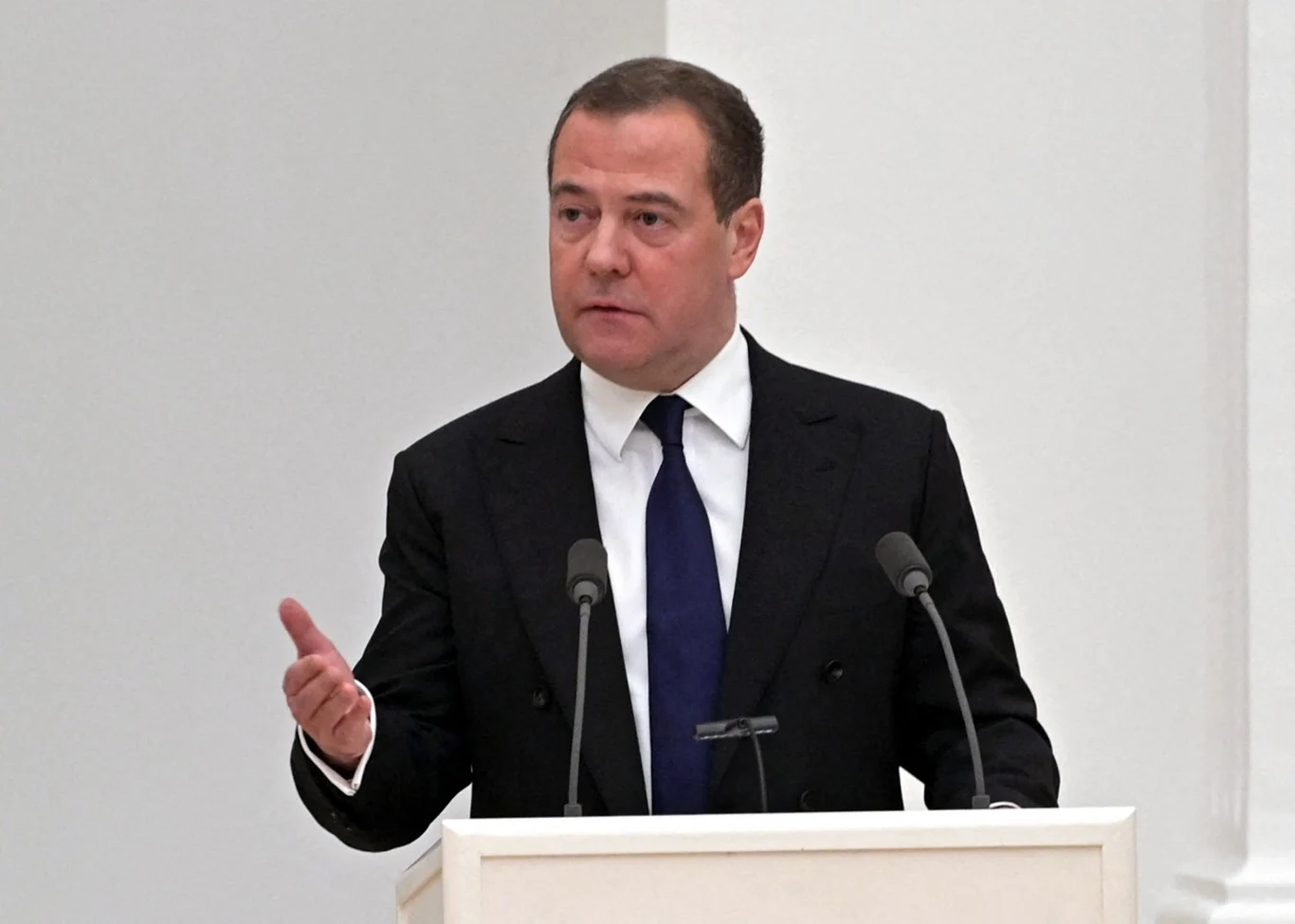 Dmitrij Miedwiediew skomentował rozmowę Trump-Putin Dmitrij Miedwiediew skomentował rozmowę Trump-Putin
