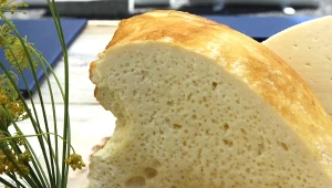 Mało kto zna ten zdrowy ser. Ma orzechowy posmak i pochodzi z Polski