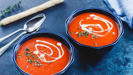 Ten dodatek do zupy pomidorowej wiele osób może zaskoczyć