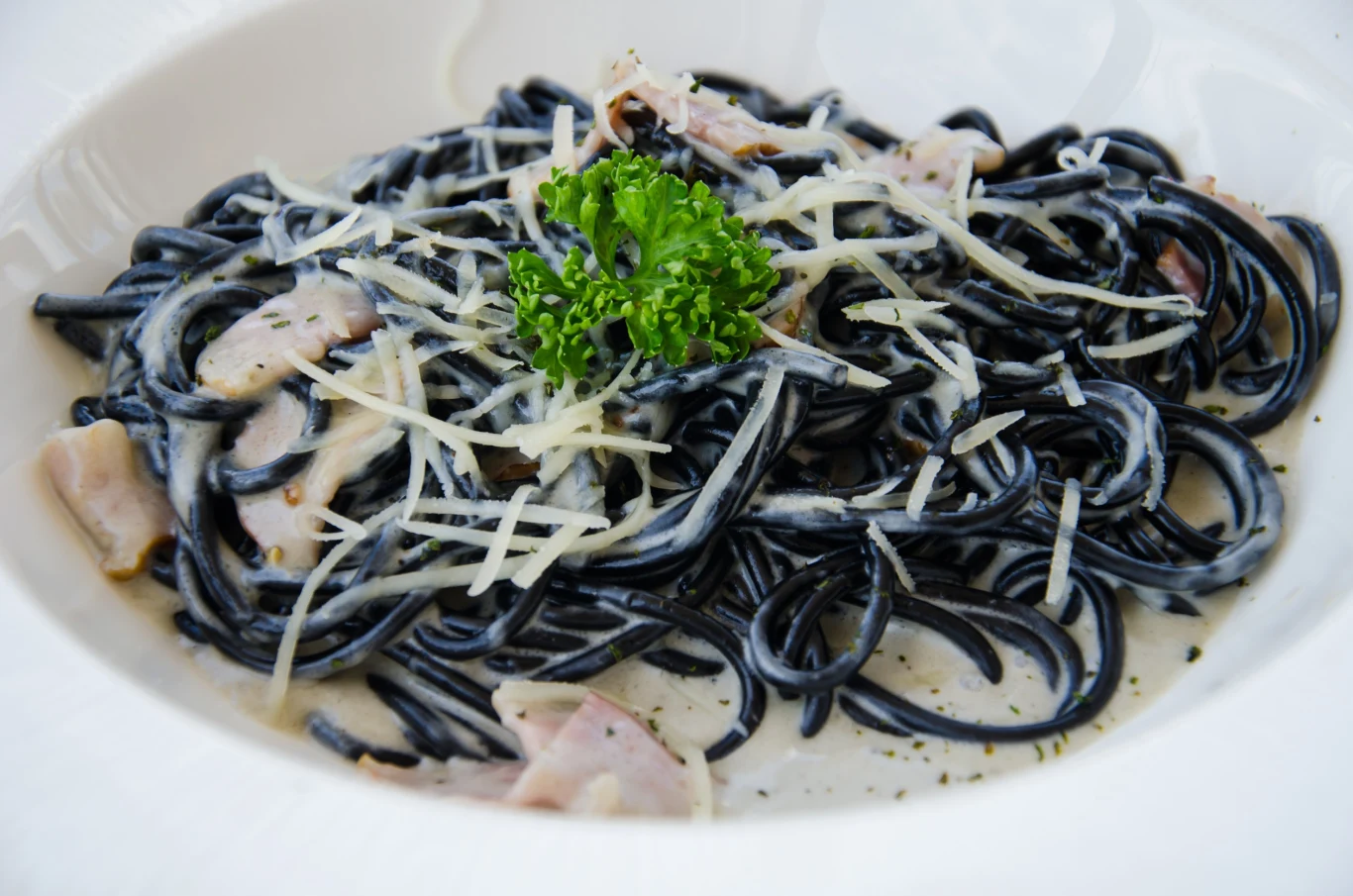 Atrament odpowiada za nietuzinkowy kolor i smak makaronu Atrament odpowiada za nietuzinkowy kolor i smak makaronu