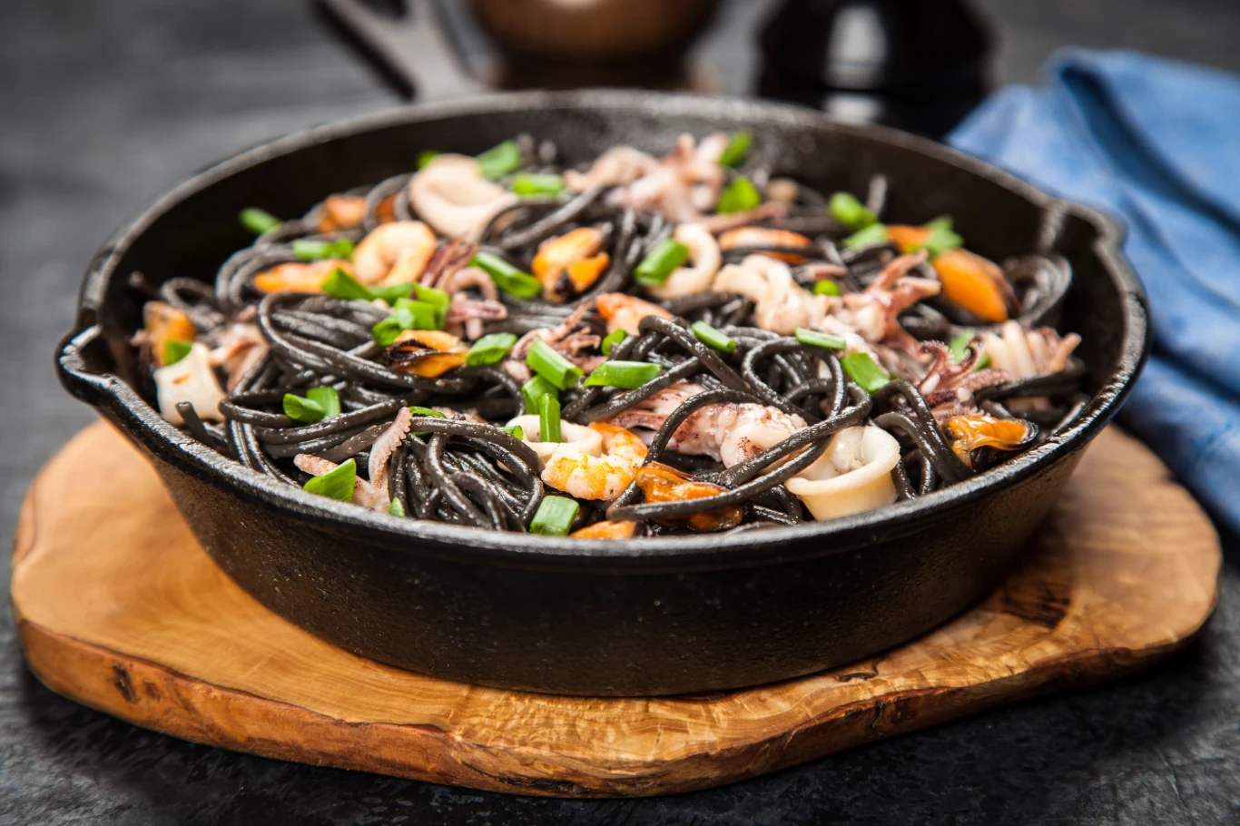 W smaku czarnego makaronu dominują słonawe, morskie nuty W smaku czarnego makaronu dominują słonawe, morskie nuty