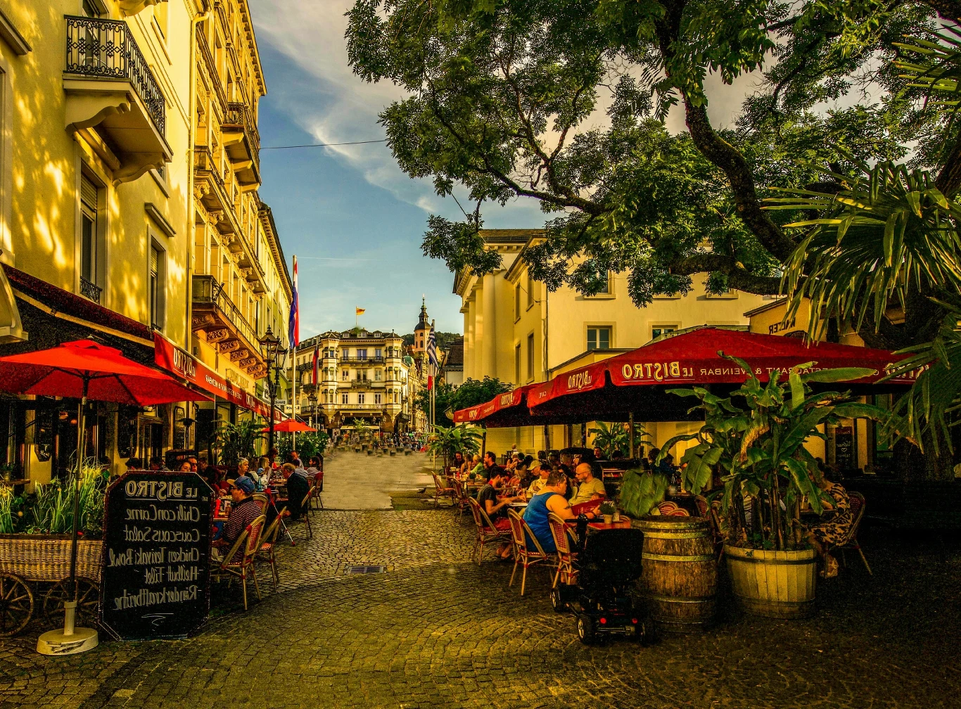 Uliczki Baden-Baden o zmroku są naprawdę malownicze Uliczki Baden-Baden o zmroku są naprawdę malownicze