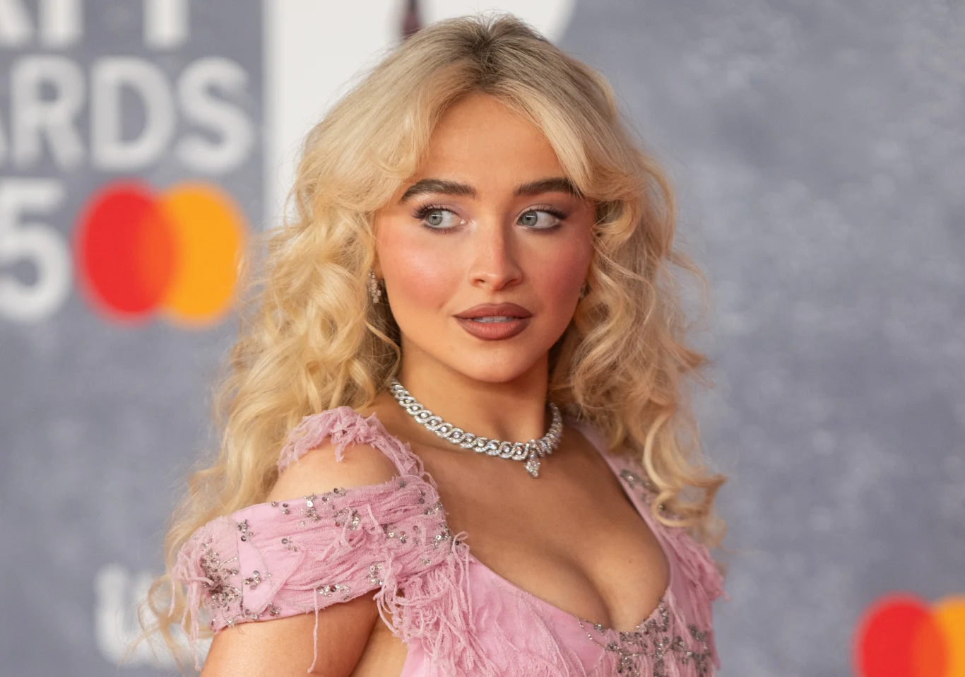 Sabrina Carpenter dwukrotnie wystąpiła w Paryżu w ramach trasy "Short n' Sweet Tour" Sabrina Carpenter dwukrotnie wystąpiła w Paryżu w ramach trasy "Short n' Sweet Tour"