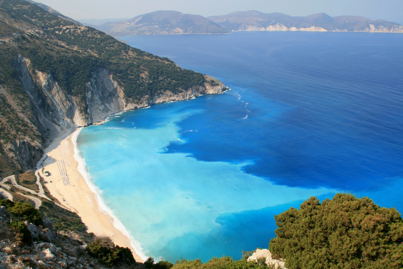 Plaża Myrtos zalicza się do największych atrakcji Kefalonii Plaża Myrtos zalicza się do największych atrakcji Kefalonii